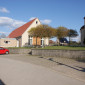 Gemeindehaus und Kirche